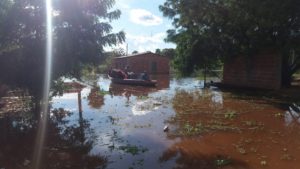 Casa sofre enchente em Miranda